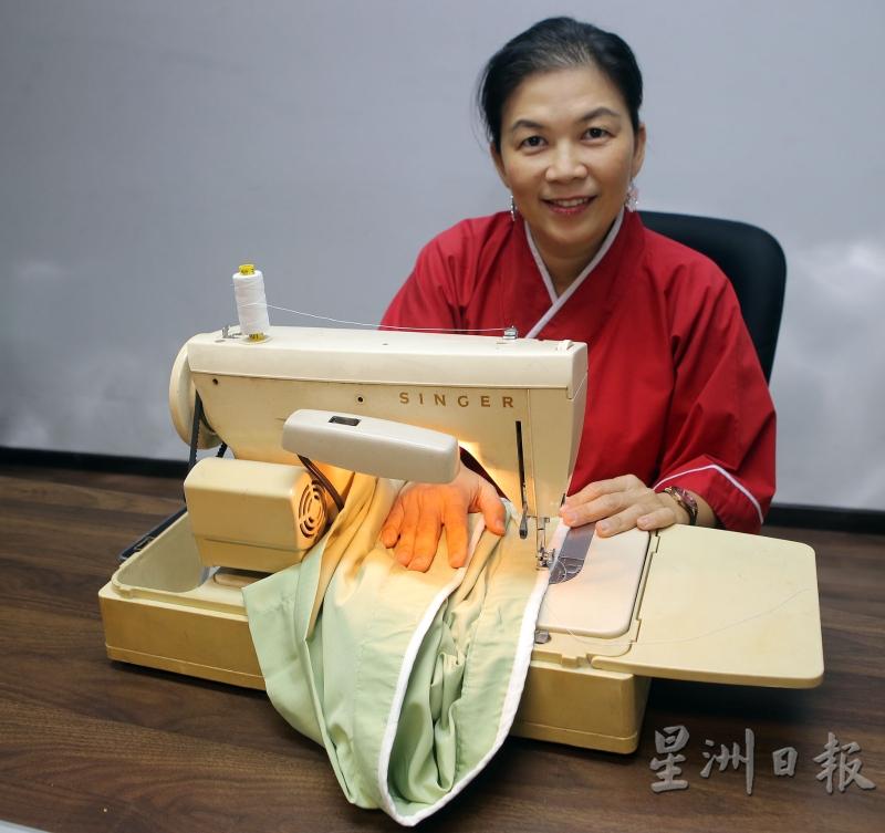 郭舒薇喜欢亲自缝制汉服，制作过程是疗愈放松的，她乐在其中。