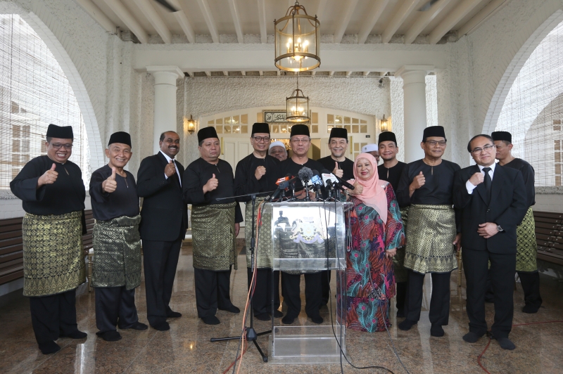 柔佛州新的州行政议会团队自称是“柔佛繁荣行政团队”（Exco Makmur Johor）。