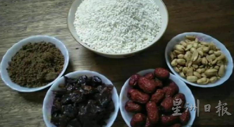 拗九粥的用料有糯米、红枣、龙眼干、花生及红糖等。