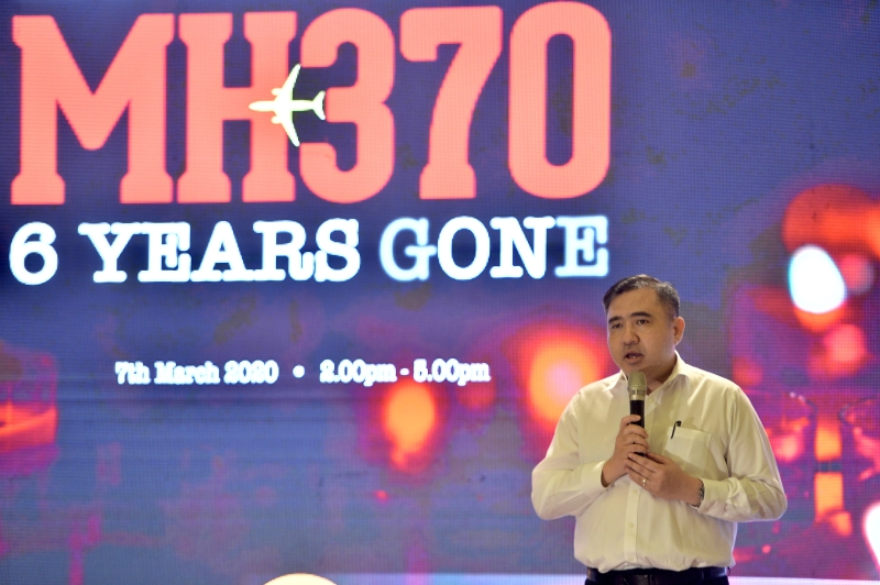 陆兆福说，即使他不再是交通部长，但是只要内阁一成立，他个人将会与新任交通部长会面，要求把给马航MH370失踪客机家属的赔偿一事带入内阁及取得批准。