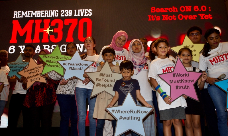 马航MH370失踪客机乘客及机组人员的家属参与6周年纪念活动。