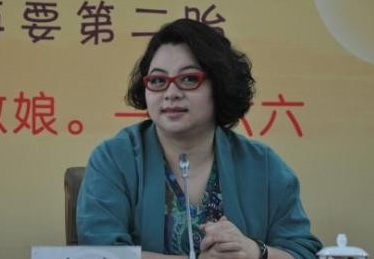 中国知名作家、编剧六六将成为中国广电总局策划的抗疫剧《在一起》的编剧之一，8日前往武汉取材。