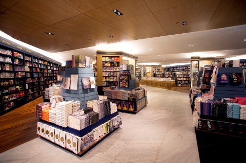 陈家毅是全球纪伊国屋书店的设计者，图为新加坡总店的内部设计。（摄影：Tay Kay Chin）