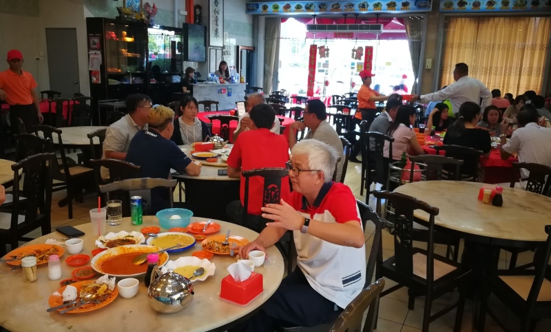 扩充及提升设备后的北京海鲜饭店为顾客提供一个全冷气的用餐环境。