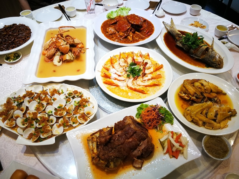 北京海鲜饭店主打家庭式佳肴，同时也顺应食客需求增加不同海鲜料理。