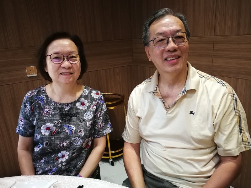 林诗梧（右）与妻子熊艳凤经常与家人前来这里聚餐。