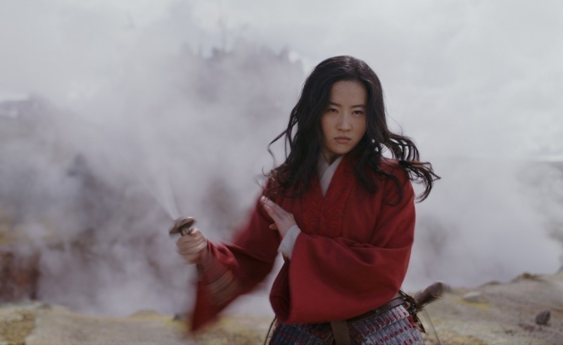 刘亦菲主演的《花木兰》全球上映日正式延期。
