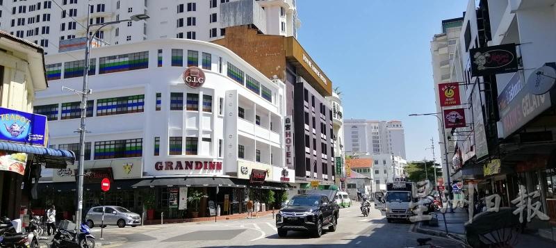 迎来学校假期，各类酒店林立的槟榔路未见游客人潮。


