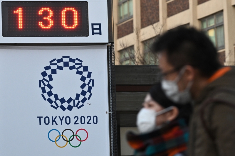东京奥组委倾向改期举行东京奥运，但是倒数的牌子依然在横滨计时着。（法新社照片）