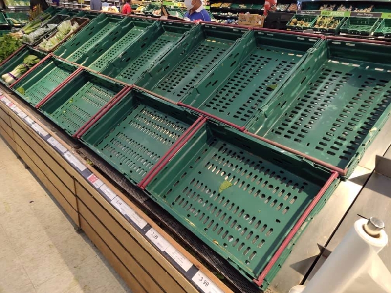 特易购霸市许多蔬菜已卖完。