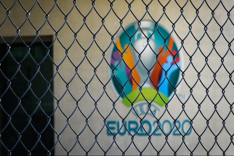 欧洲足总经过紧急视频会议后，决定将欧洲杯延期一年至2021年6月。