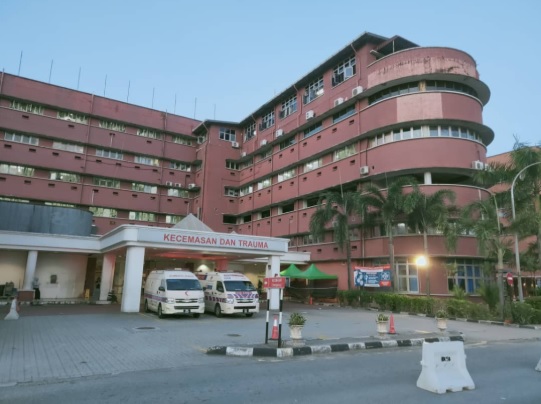 星洲日报也到新山苏丹后阿米娜医院进行确认，现场并无军用设施。