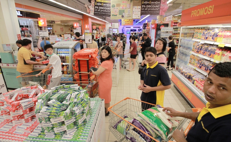 超级市场出售民众基本需求，因此将会如常营业。