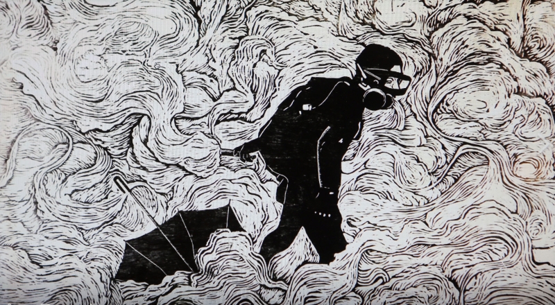 《烟雾中》反映一名戴上面罩的抗争者置身在摧泪弹烟雾中，旁边是一把落在地面的雨伞。