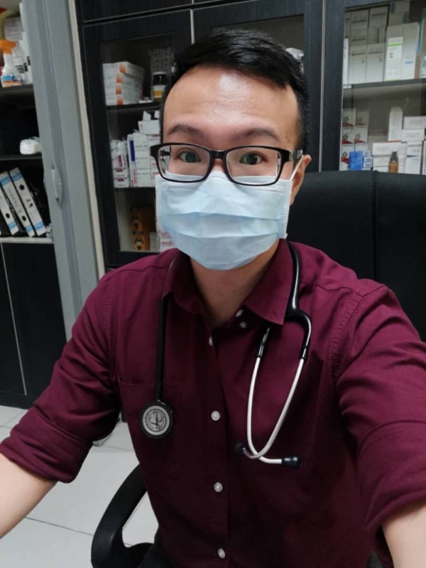 陈俊逸：照常在诊所看病。