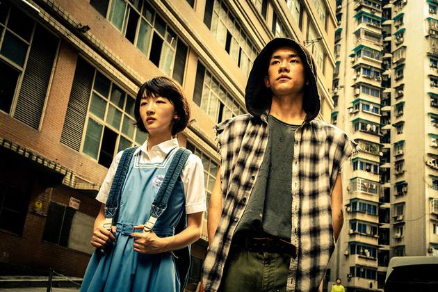 《少年的你》在香港电影导演会共夺得3奖，并让周冬雨勇夺最佳女主角。