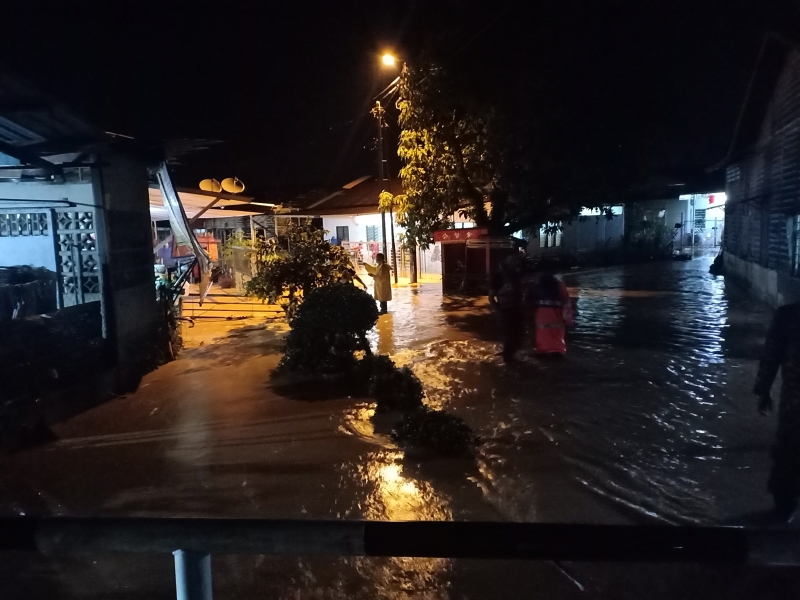 马口巴都峇加新村与朱区新村交界，周六晚上再度遭水劫。