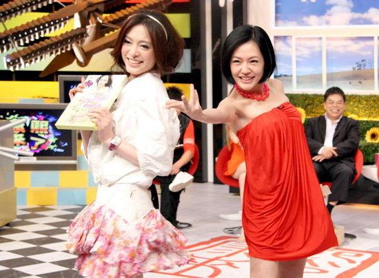 刘真昔日上节目《康熙来了》，主持人小S总爱和她尬舞，不时开玩笑呛声，惹得刘真常气到跺脚。