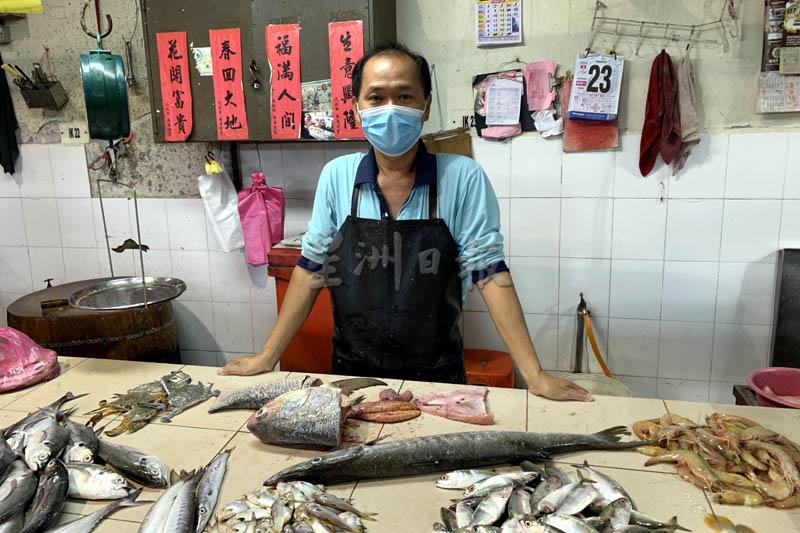 李明龙的各种鱼类平均降价20%。