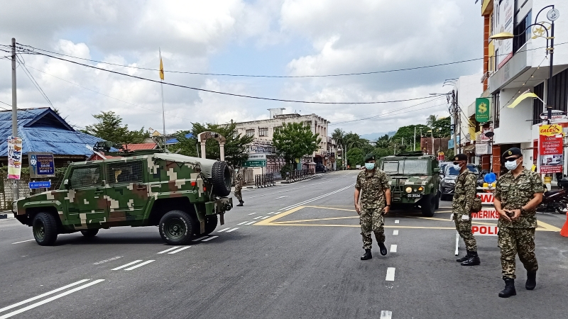 庇朥警方获得38名军警的联手合作，在瓜拉庇朥县3个地区展开路障工作，以确保市民遵守行动管制令。