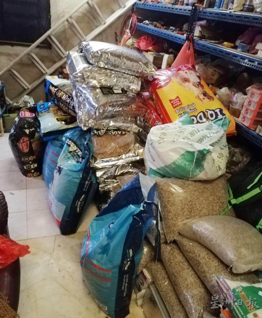 米克斯犬猫之家的粮食储备只足够应付大概3星期的需求。

