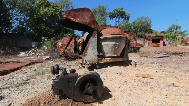 窃贼利用罗里，偷运2台水泥搅拌机的引擎，令厂家损失逾万令吉。