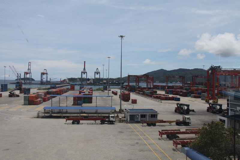 沙巴港口私人有限公司并无禁止商家从实邦加港口运出非必需品。