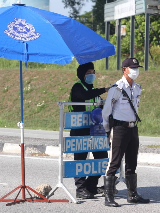 霹雳州被公认民众最遵守行管令的州属，尽心尽责的警方功不可没，跟抗疫第一线医务人员一样值得大家向他们致敬。