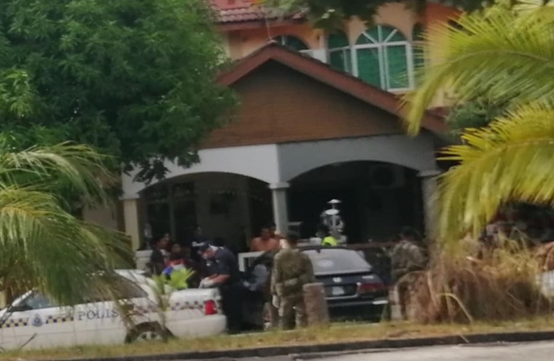 警方证实，军警到浮罗山背某住家，只是劝告聚在屋子内玩耍的同区孩童回家，并无逮捕行动。