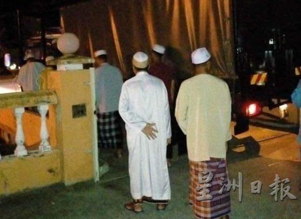 警方扣查违反行管令的13名穆斯林（民众提供照片）。