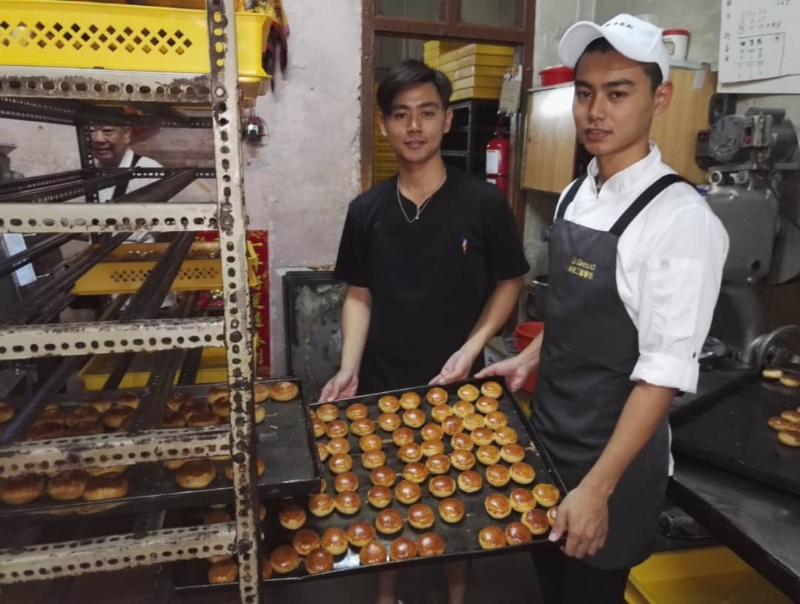 温振湙（右起）希望能与双胞胎哥哥合创一家属于自己的面包店。