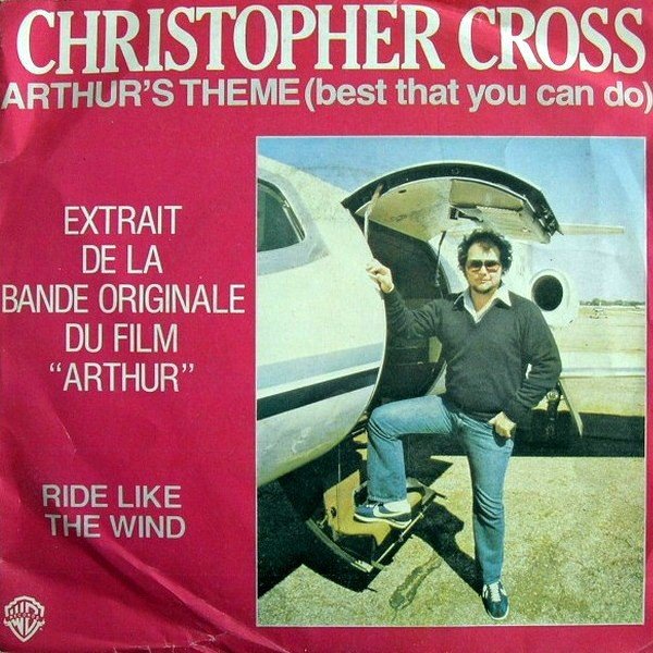 基斯杜化克罗斯1981年替电影《Arthur》谱写及演唱主题曲《Arthur's Theme（Best That You Can Do）》，不但勇夺奥斯卡与金球奖，《六人行》还曾拿歌词做为对白笑哏。