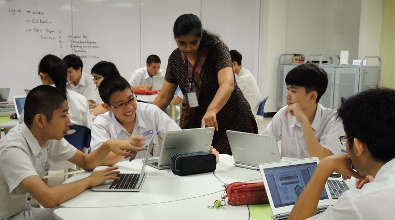兴华中学老师平日在课堂上，都有指导学生使用google协作平台进行学习。