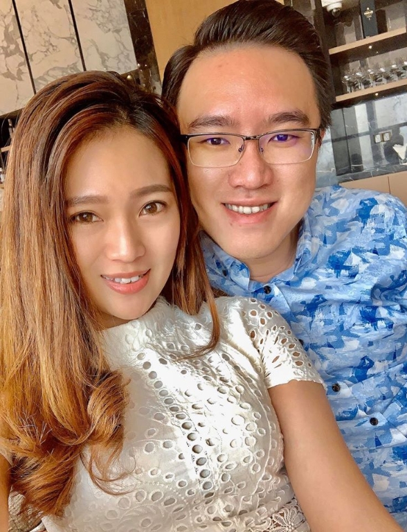 冯晋哲和女友不约而同在周五天结束隔离及出院。