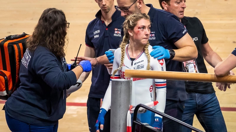 脚车巨星劳拉·肯妮（中）在今年柏林世锦赛遭遇重伤，让英国脚车队大受打击，但东奥推迟却给了她足够的时间养伤及调整状态。