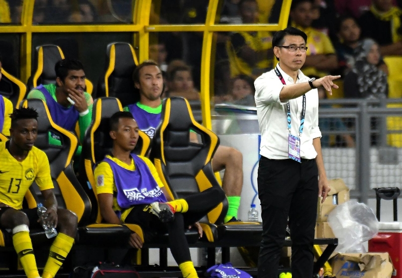 大马足球队主帅陈清和（右）担心大马足球联赛重启后的紧密赛程，会导致国家队球员过于疲惫，进而影响他们在年杪国际赛的表现。