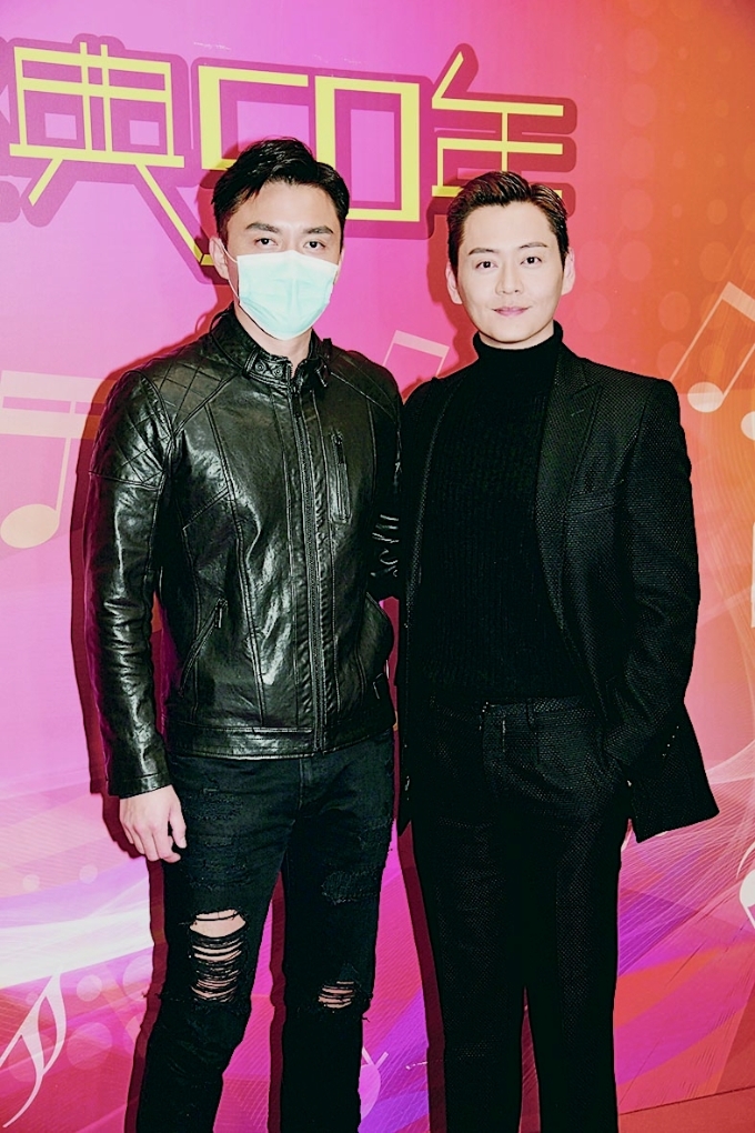 杨明（左）和张振朗担任节目《流行经典50年》嘉宾。