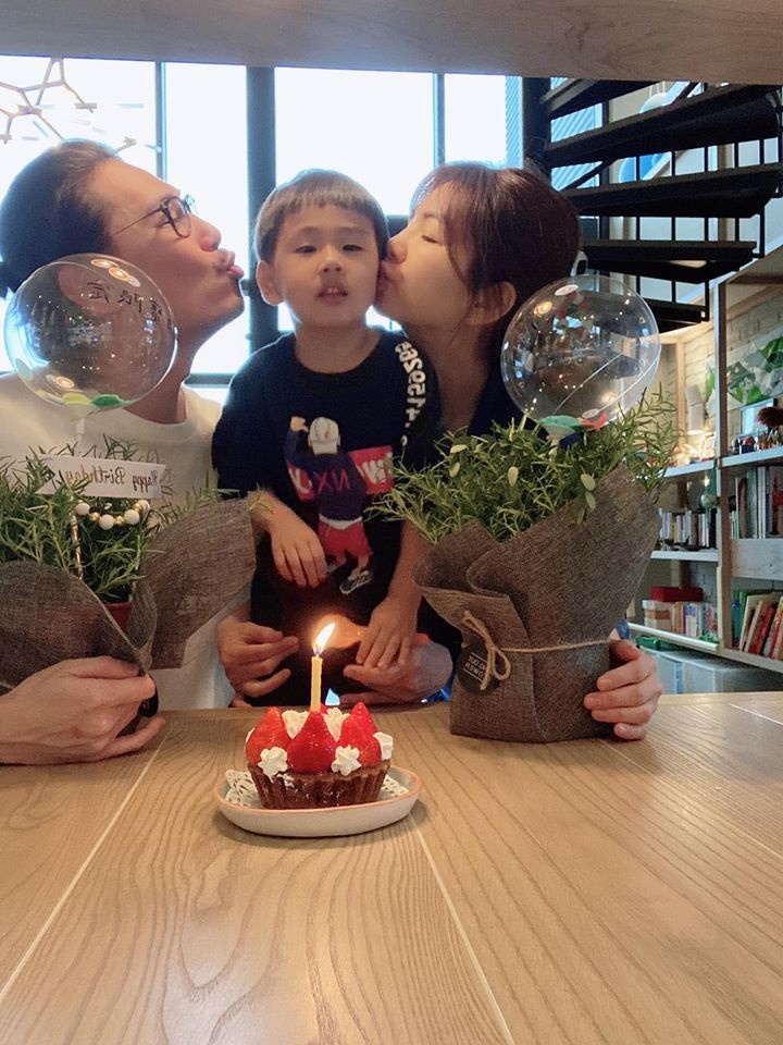 Ella与赖斯翔为宝贝儿子劲宝庆祝3岁生日 。