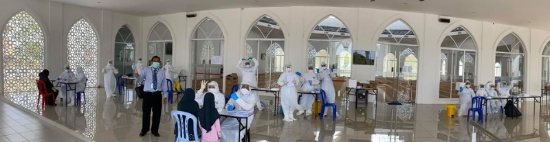 卫生局在达城的清真寺进行了“得来速”的冠病检验活动，希望能够排查出当地的冠病感染链。