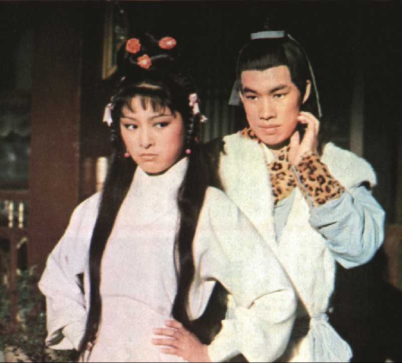 佳视七十年代开拍《射雕英雄传》，第一代郭靖、黄蓉是白彪和米雪。