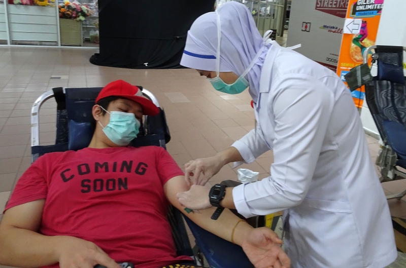 姚毅明今日无需在家上班，因此响应捐血救人。