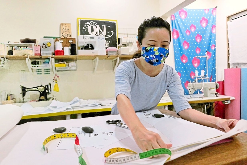 吴清清在优管上载的DIY布制口罩教程视频获得400万点击率。（图片取自Maker's Habitat缝纫学校）