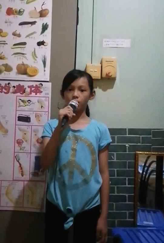 公民小学主办线上才艺比赛，让学生展现歌唱才华。