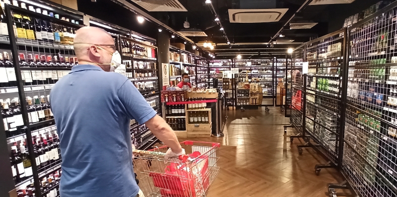 Jaya Grocer超市酒类部门被禁止交易。