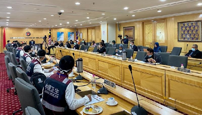 Chinese medical doctors exchange views and experiences on COVID-19 with Malaysian doctors in a video conference. EMBASSY OF CHINA IN MALAYSIA FACEBOOK Chinese medical doctors exchange views and experiences on COVID-19 with Malaysian doctors in a video conference. EMBASSY OF CHINA IN MALAYSIA FACEBOOK