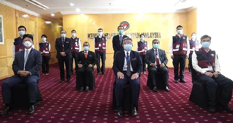 Chinese medical doctors exchange views and experiences on COVID-19 with Malaysian doctors in a video conference. Health Minister Adham Baba is seated in the middle on the front row. To his right is Ambassador of China Bai Tian. EMBASSY OF CHINA IN MALAYSIA FACEBOOK Chinese medical doctors exchange views and experiences on COVID-19 with Malaysian doctors in a video conference. Health Minister Adham Baba is seated in the middle on the front row. To his right is Ambassador of China Bai Tian. EMBASSY OF CHINA IN MALAYSIA FACEBOOK