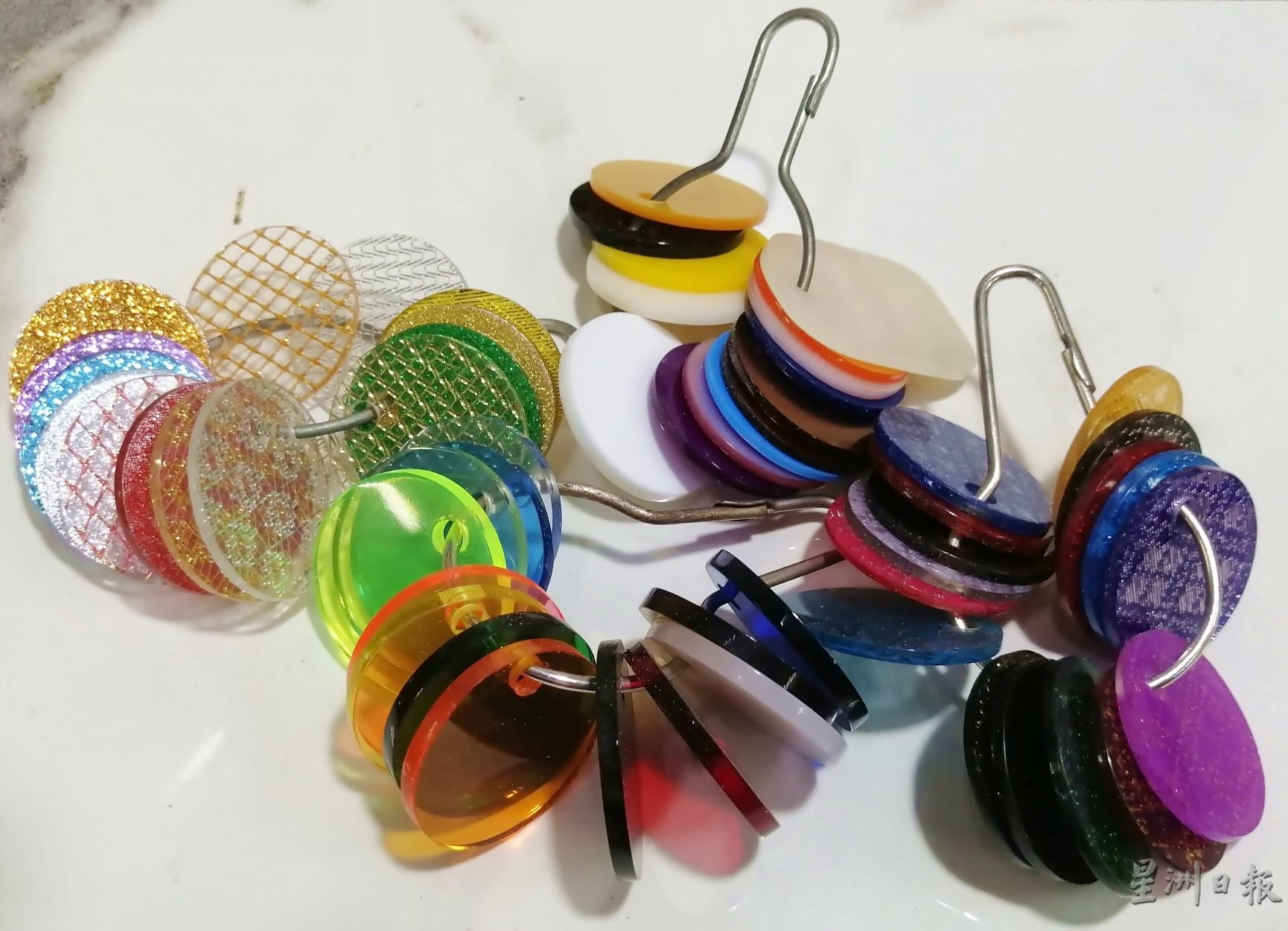 顾客可选择各种各样佛牌颜色。