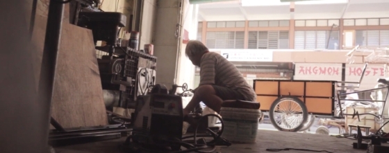 往日，槟城街道可见此起彼落的叫卖声，贩卖着不同的东西，小贩会推着三轮车，响着铃铛，经过人们面前兜售。