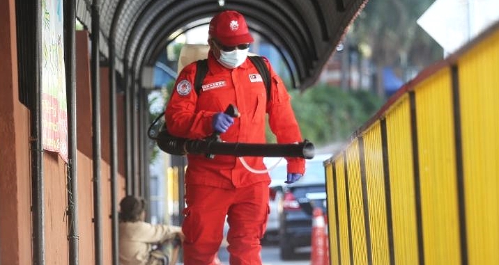 Disinfecting the area twice a day, before and after distributing the food. SIN CHEW DAILY Disinfecting the area twice a day, before and after distributing the food. SIN CHEW DAILY