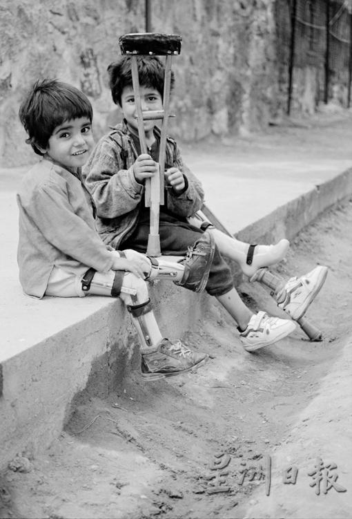 阿富汗是全球地雷最为密集的国家之一，儿童往往成为遭地雷误伤的无辜受害者。（图片由ICRC提供）